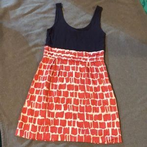Cute Dress!  Size 4 US. Zipper on side. Pockets!